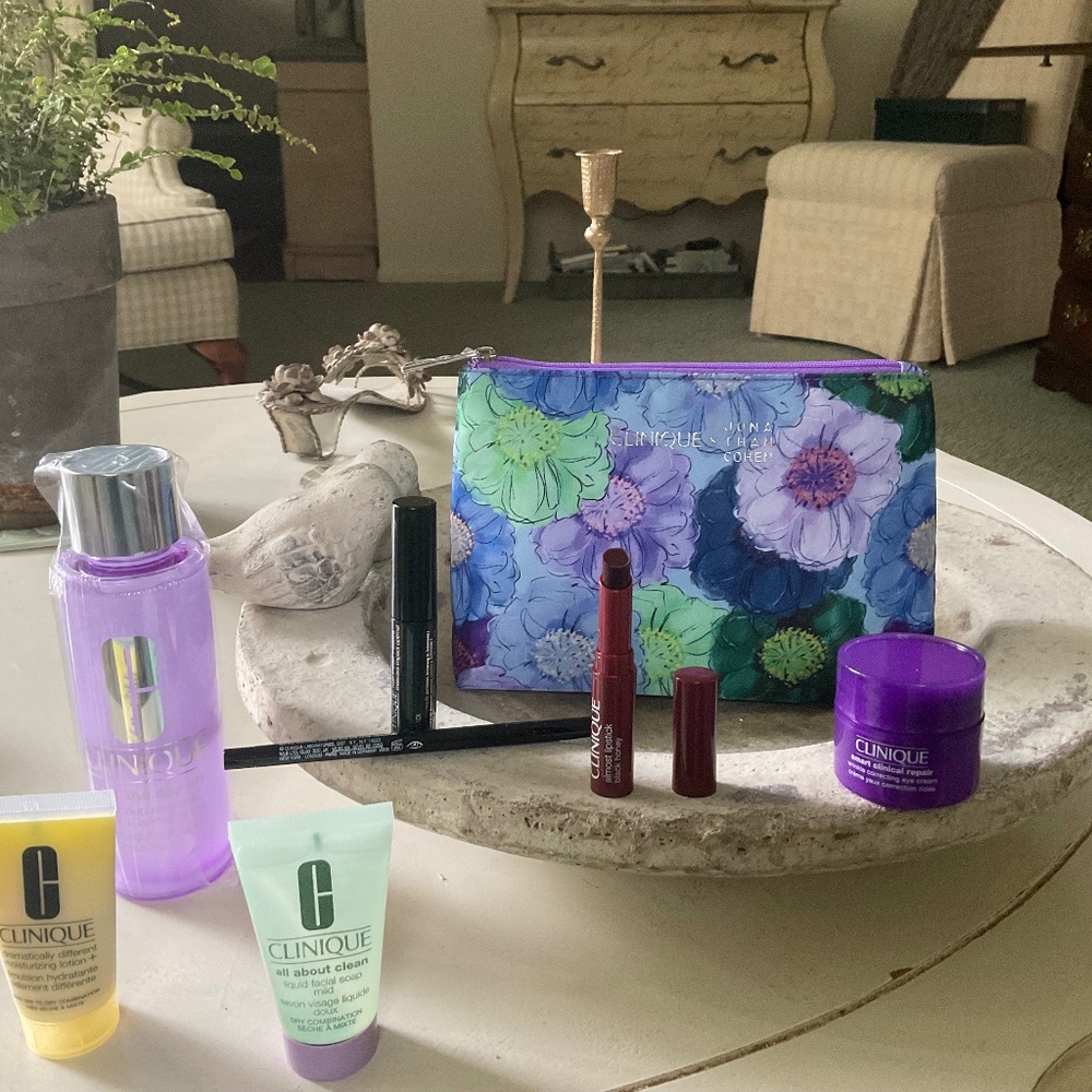 Clinique cosmetic bag with Full size Take the day Off.